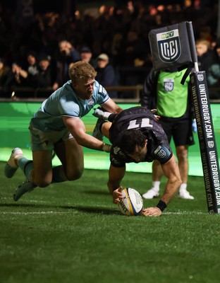 181025 - Ospreys v Glasgow Warriors, United Rugby Championship - Luke Morgan of Ospreys dives in to score try