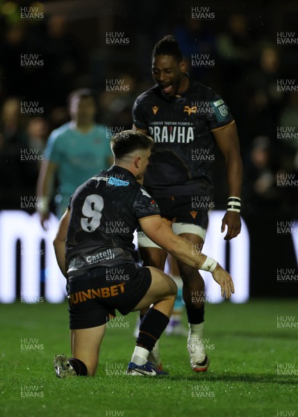 181025 - Ospreys v Glasgow Warriors - United Rugby Championship - Reuben Morgan-Williams of Ospreys celebrates scoring a try with team mates