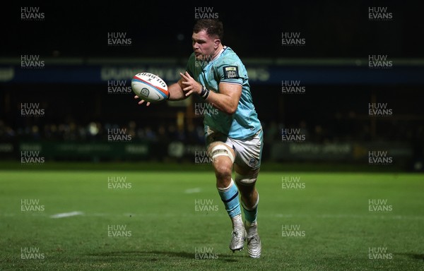 181025 - Ospreys v Glasgow Warriors - United Rugby Championship - Alex Craig of Glasgow scores a try