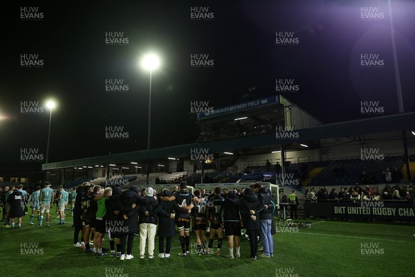 181025 - Ospreys v Glasgow Warriors - United Rugby Championship - Ospreys team huddle