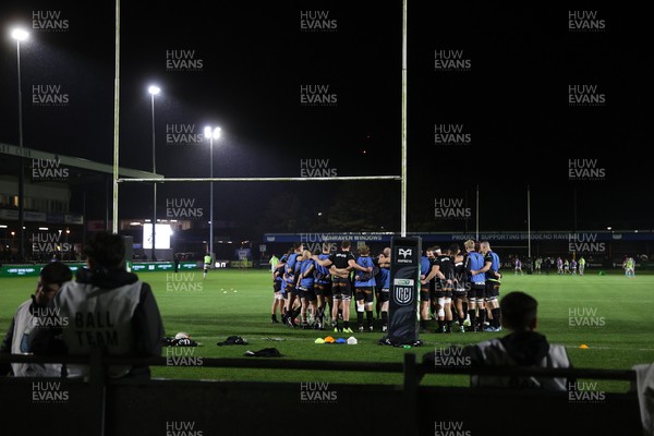 181025 - Ospreys v Glasgow Warriors - United Rugby Championship - Ospreys Team Huddle