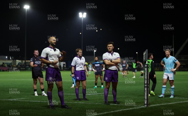181025 - Ospreys v Glasgow Warriors, United Rugby Championship - Referee Andrea Piardi views the video evidence before ruling out the Ospreys opening try