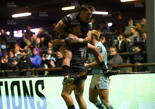 181025 - Ospreys v Glasgow Warriors, United Rugby Championship - Luke Morgan of Ospreys celebrates with Dan Edwards of Ospreys after Morgan dives in to score try