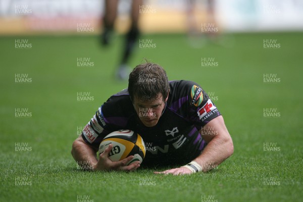 21.08.10. Ospreys v Gloucester... Ospreys' Jamie Nutbrown scores try. 