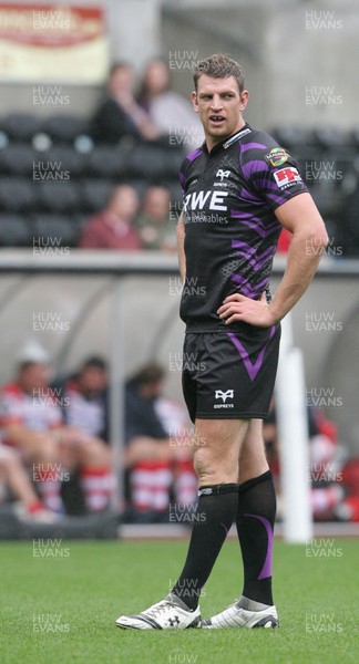 21.08.10. Ospreys v Gloucester... Ospreys' Nikki Walker. 