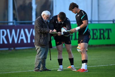 180426 - Ospreys v Hollywoodbets Sharks - United Rugby Championship -  Dan Edwards of Ospreys and Jack Walsh of Ospreys 