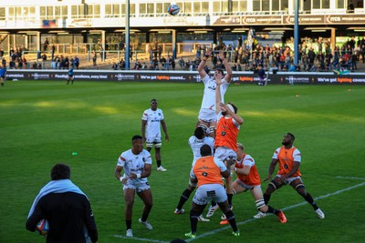180426 - Ospreys v Hollywoodbets Sharks - United Rugby Championship - Hollywoodbets Sharks players warming up before game 