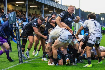 180426 - Ospreys v Hollywoodbets Sharks - United Rugby Championship - Jac Morgan of Ospreys Scores a Try