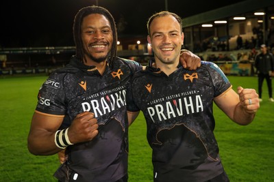 180426 - Ospreys v Hollywoodbets Sharks - United Rugby Championship - Dan Kasende of Ospreys and Evardi Boshoff of Ospreys