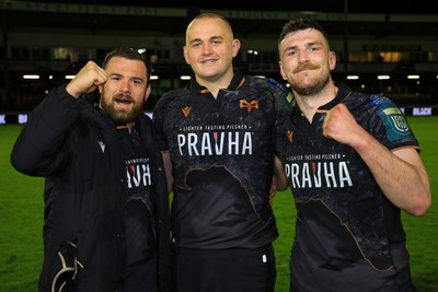 180426 - Ospreys v Hollywoodbets Sharks - United Rugby Championship - Huw Sutton of Ospreys  and James Ratti of Ospreys