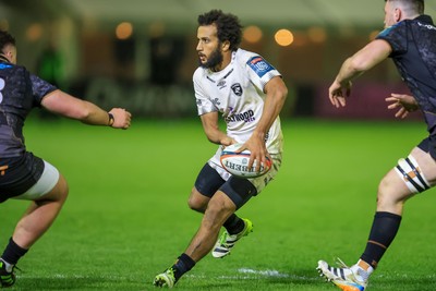 180426 - Ospreys v Hollywoodbets Sharks - United Rugby Championship - Jaden Hendrikse of Hollywoodbets Sharks