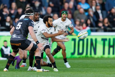 180426 - Ospreys v Hollywoodbets Sharks - United Rugby Championship - Jaden Hendrikse of Sharks passes the ball