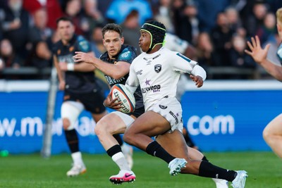 180426 - Ospreys v Hollywoodbets Sharks - United Rugby Championship - Zekhethelo Siyaya of Sharks makes a break