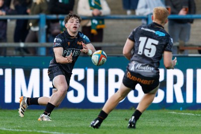 180426 - Ospreys v Hollywoodbets Sharks - United Rugby Championship - Dan Edwards of Ospreys passes the ball