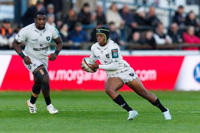 180426 - Ospreys v Hollywoodbets Sharks - United Rugby Championship - Zekhethelo Siyaya of Sharks makes a break