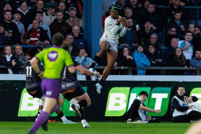 180426 - Ospreys v Hollywoodbets Sharks - United Rugby Championship - Zekhethelo Siyaya of Sharks takes a high ball