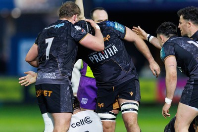 180426 - Ospreys v Hollywoodbets Sharks - United Rugby Championship - Jac Morgan congratulates Morgan Morris of Ospreys after winning a turnover penalty