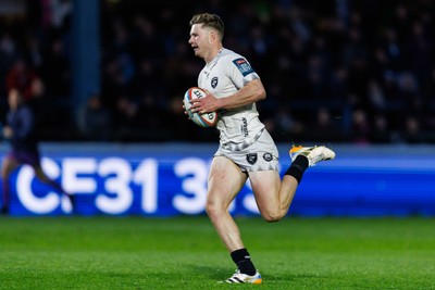 180426 - Ospreys v Hollywoodbets Sharks - United Rugby Championship - Ethan Hooker of Sharks runs in to score a try