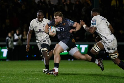 180426 - Ospreys v Hollywoodbets Sharks - United Rugby Championship - Garyn Phillips of Ospreys on the way to scoring a try