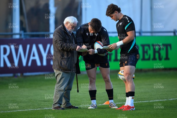 180426 - Ospreys v Hollywoodbets Sharks - United Rugby Championship -  Dan Edwards of Ospreys and Jack Walsh of Ospreys 