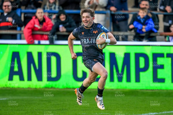 180426 - Ospreys v Hollywoodbets Sharks - United Rugby Championship - Dan Edwards of Ospreys scores a try