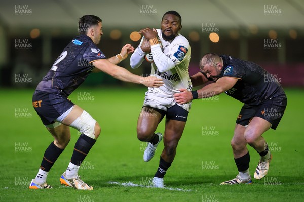 180426 - Ospreys v Hollywoodbets Sharks - United Rugby Championship - Manu Tshituka of Hollywoodbets Sharks