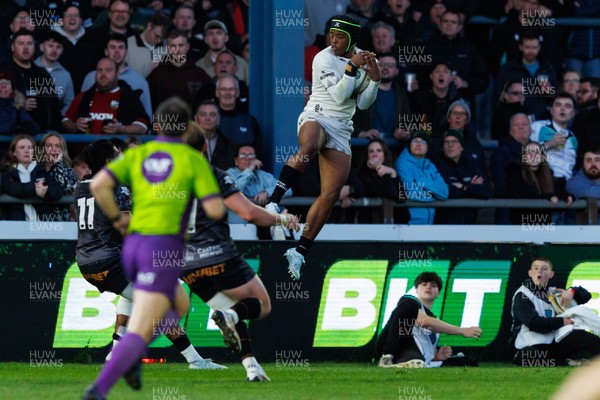 180426 - Ospreys v Hollywoodbets Sharks - United Rugby Championship - Zekhethelo Siyaya of Sharks takes a high ball
