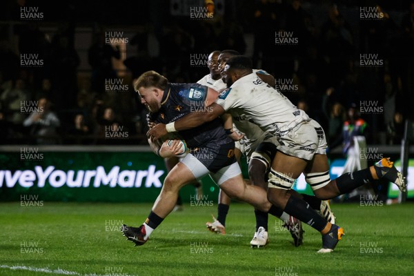 180426 - Ospreys v Hollywoodbets Sharks - United Rugby Championship - Garyn Phillips of Ospreys goes over for a try