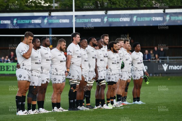 180426 - Ospreys v Hollywoodbets Sharks - United Rugby Championship - The Sharks team observe a minute's silence in memory of Christopher ‘Chippie’ Solomon, the Stormers team manager