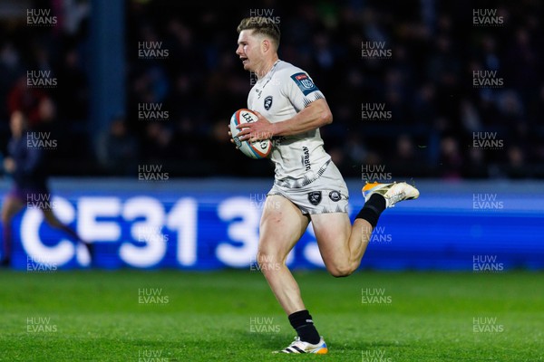 180426 - Ospreys v Hollywoodbets Sharks - United Rugby Championship - Ethan Hooker of Sharks runs in to score a try