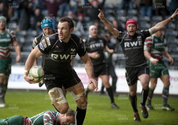 130113 - Ospreys v Leicester - Heineken Cup -    Ospreys'  Joe Bearman runs into score the first try  