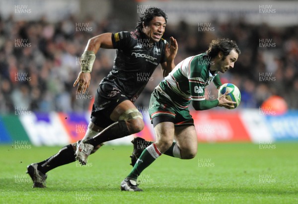 24.01.09 - Ospreys v Leicester - Heineken Cup - Leicester's Julien Dupuy races past Filo Tiatia. 