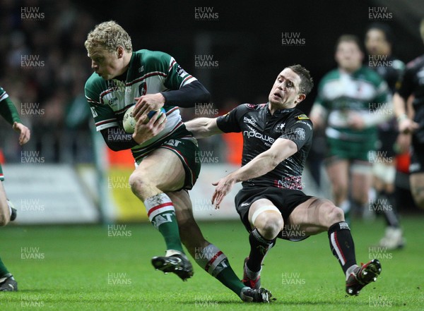 24.01.09 - Ospreys v Leicester Tigers, Heineken Cup -  Leicesters' Scott Hamilton gets away from Ospreys' Shane Williams  