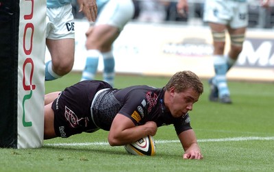 22.08.08 -  Ospreys v Leicester Tigers ... Shane Williams Testimonial match -  Ospreys Rhys Webb dives in to score try 