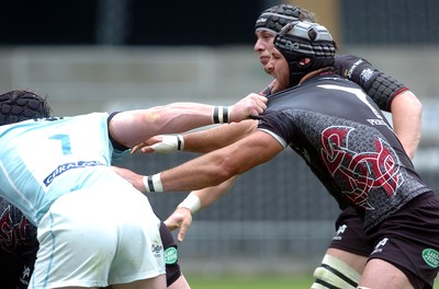 22.08.08 -  Ospreys v Leicester Tigers ... Shane Williams Testimonial match -  Ospreys Marty Holah battles with Leicester Tigers flanker Ben Woods. 