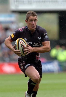 23.08.08 - Ospreys v Leicester Tigers .....Shane Williams Testimonial.. Shane Williams glides across the turf at the Liberty Stadium. 