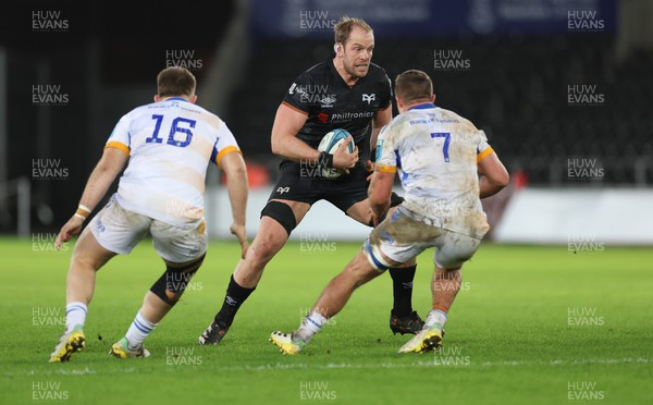 070123 - Ospreys v Leinster,  BKT United Rugby Championship - Alun Wyn Jones of Ospreys takes on \l16\ and Scott Penny of Leinster