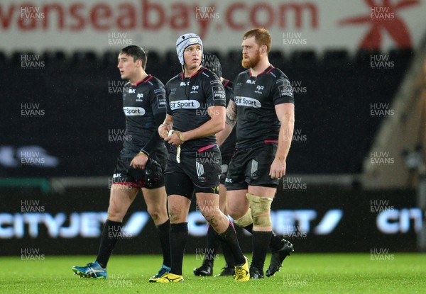 080116 - Ospreys v Leinster - Guinness PRO12 -Ospreys players look dejected at the end of the game