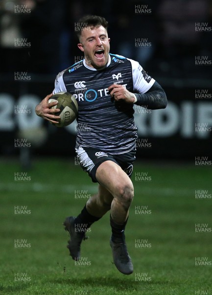 210220 - Ospreys v Leinster - Guinness PRO14 - Luke Morgan of Ospreys runs in to score a try