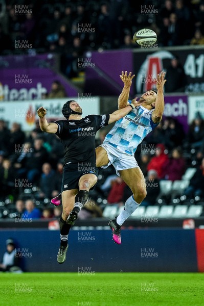 240318 - Ospreys v Leinster, Guinness PRO14 - Dan Evans of Ospreys ( left ) tries to steal the ball in the air 
