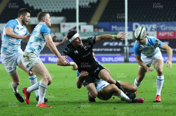 240318 - Ospreys v Leinster, Guinness PRO14 - Kieron Fonotia of Ospreys releases the ball for Dan Evans of Ospreys to score the second try