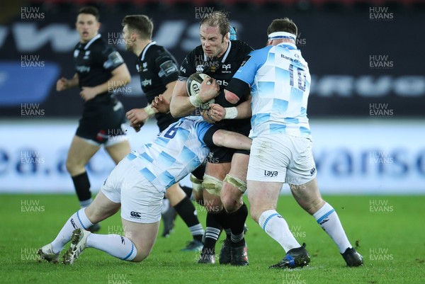 240318 - Ospreys v Leinster, Guinness PRO14 - Alun Wyn Jones of Ospreys drives into Josh Murphy of Leinster and Michael Bent of Leinster