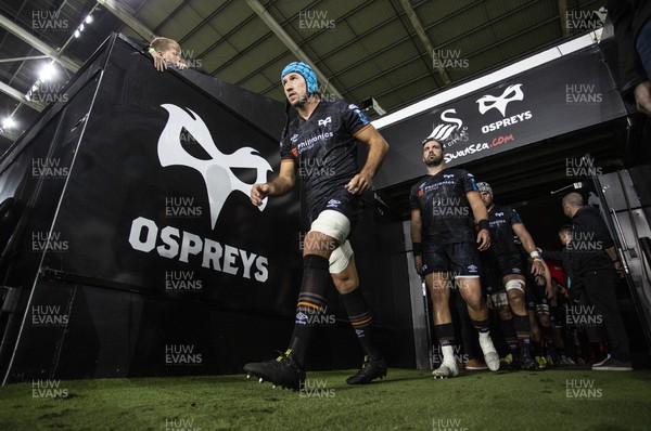 240922 - Ospreys v Lions - United Rugby Championship - Justin Tipuric of Ospreys walks out onto the pitch