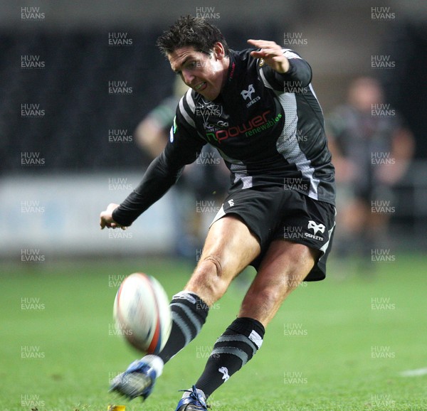 04.11.07..Ospreys v London Irish, EDF Energy Cup -  Ospreys' James Hook kicks conversion 