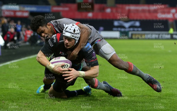 150117 - Ospreys v Lyon - European Rugby Challenge Cup - Hanno Dirksen of Ospreys gets past Jone Tuva of Lyon to score a try by Chris Fairweather/Huw Evans Agency