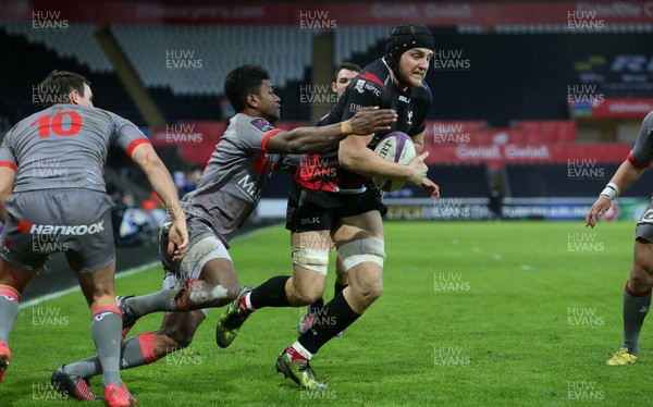 150117 - Ospreys v Lyon - European Rugby Challenge Cup - James King of Ospreys charges over to score a try by Chris Fairweather/Huw Evans Agency