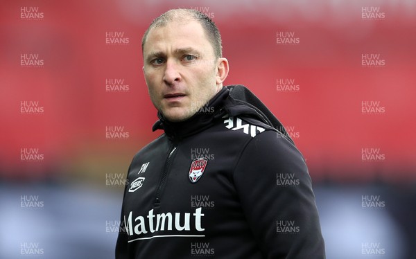 150117 - Ospreys v Lyon - European Rugby Challenge Cup - Lyon Head Coach Pierre Mignoni by Chris Fairweather/Huw Evans Agency