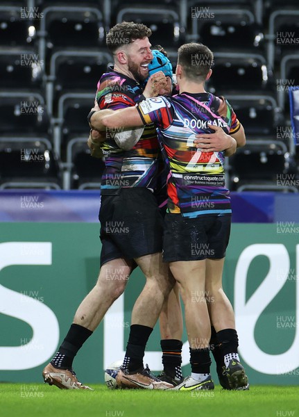 140123 - Ospreys v Montpellier - European Rugby Champions Cup - Alex Cuthbert of Ospreys celebrates scoring a try with team mates