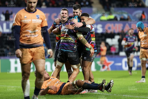 140123 - Ospreys v Montpellier - European Rugby Champions Cup - Justin Tipuric of Ospreys celebrates scoring a try with team mates