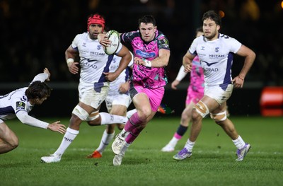 170126 - Ospreys v Montpellier - European Rugby Challenge Cup - Owen Watkin of Ospreys makes a break to score a try